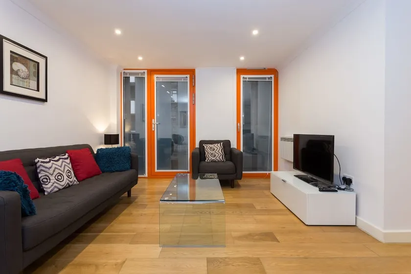 2 Bedroom Flat in Limehouse Sleeps 4 Guests - Image 1