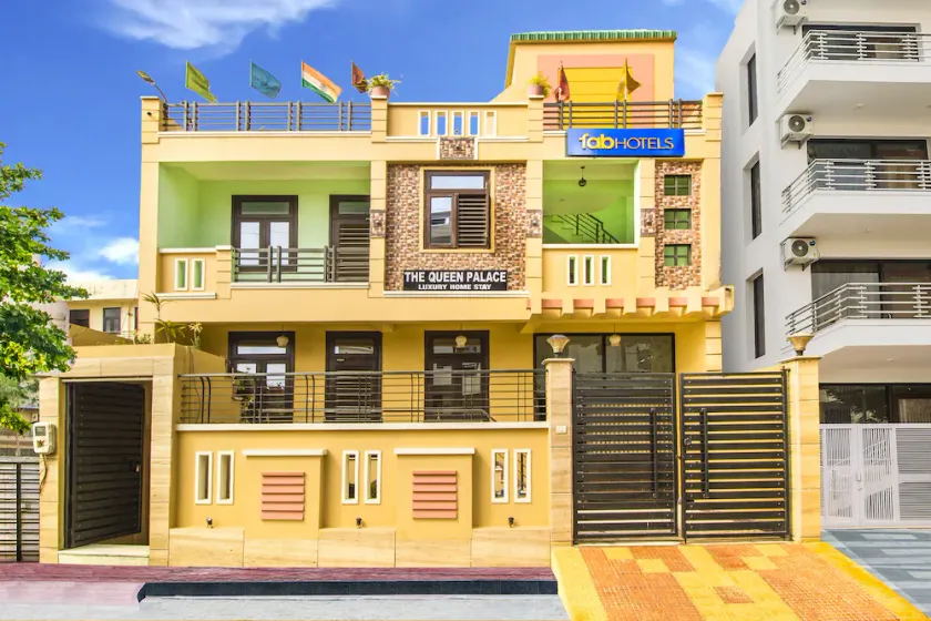 Queen Palace by FabHotel - Image 1