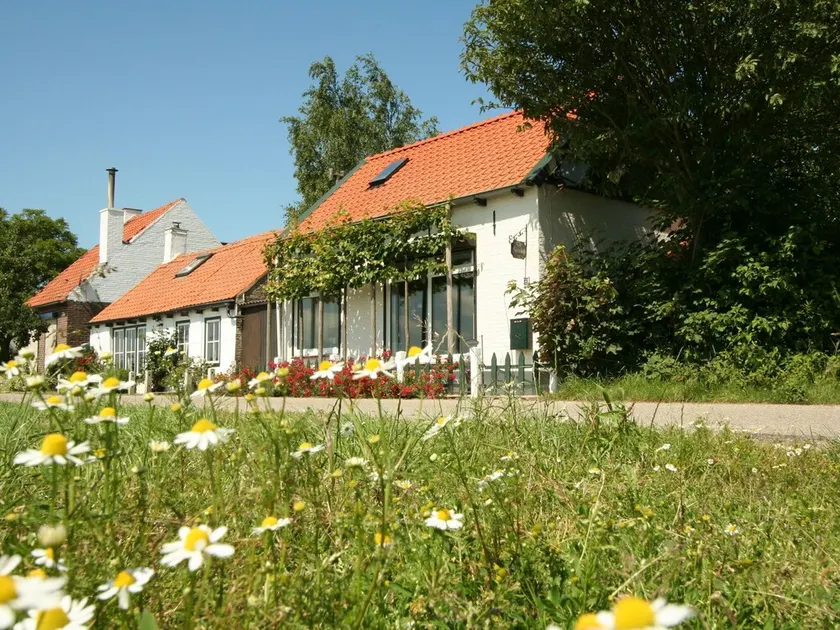 Dike House in Schoondijke Near Beaches - Image 1