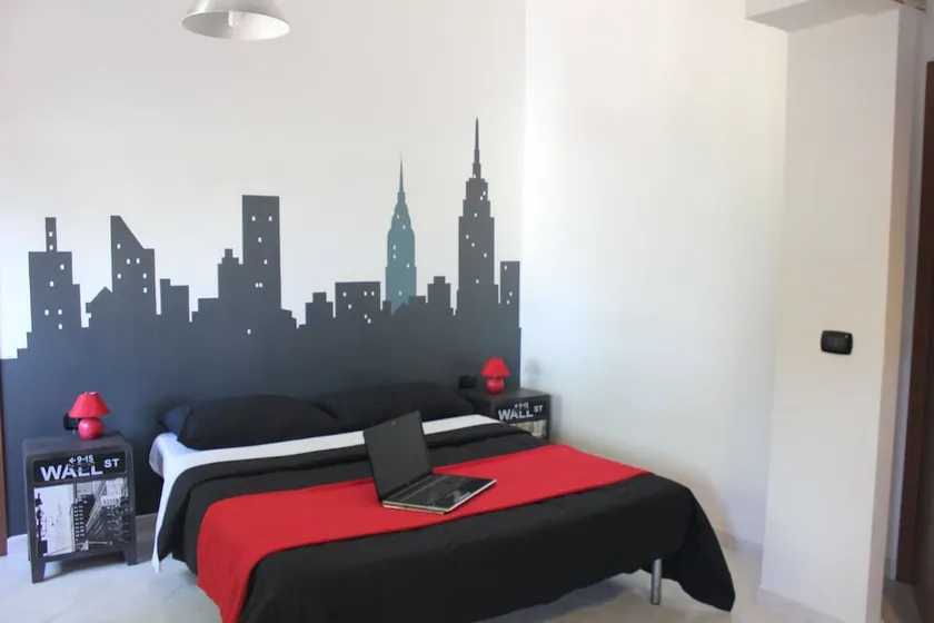 Metropolis Rooms & Services - Image 1