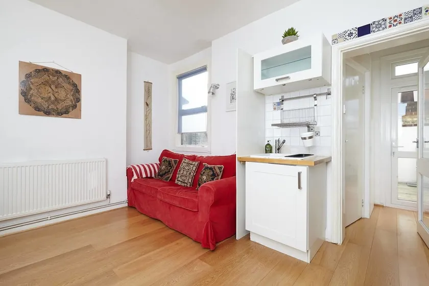 East London 1 Bedroom Flat With Terrace - Image 1