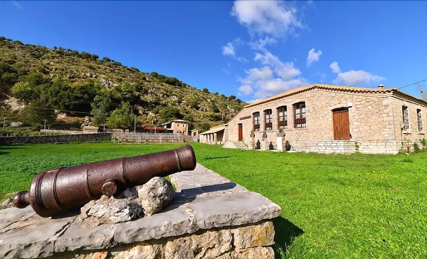 Ksenonas Souliou - Image 1