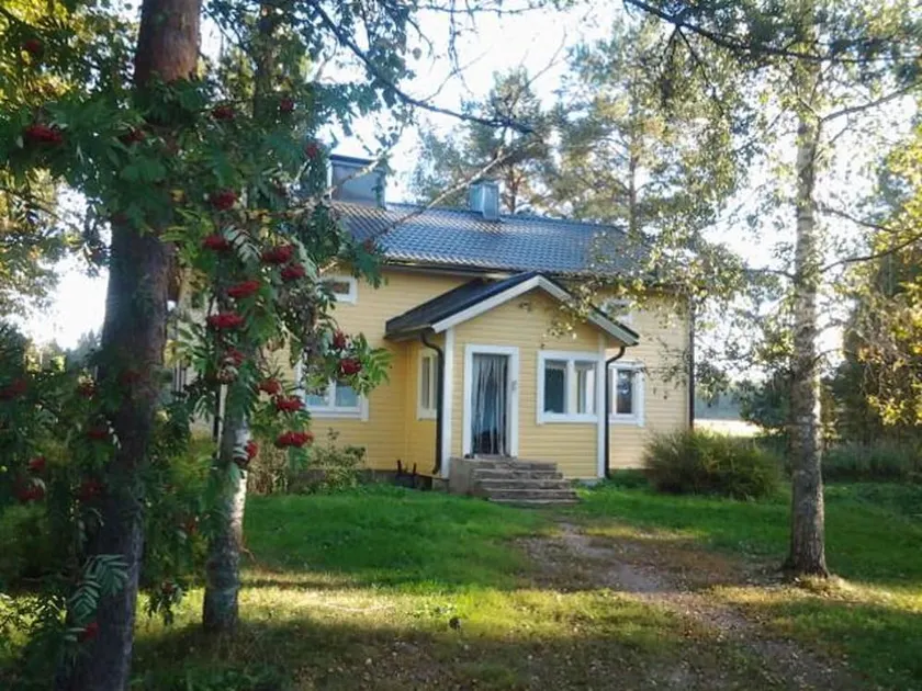 Beautiful 4 Bed Cottage in Elimaki With Wood Sauna - Image 1