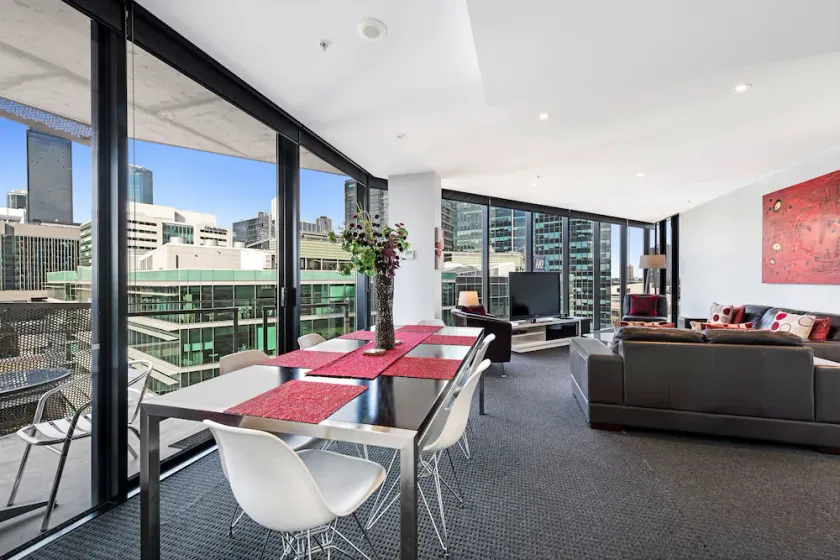 Docklands Executive Apartments - Image 1