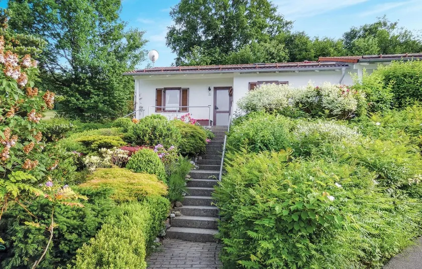 Beautiful Home in Falkenstein With 3 Bedrooms and Wifi - Image 1