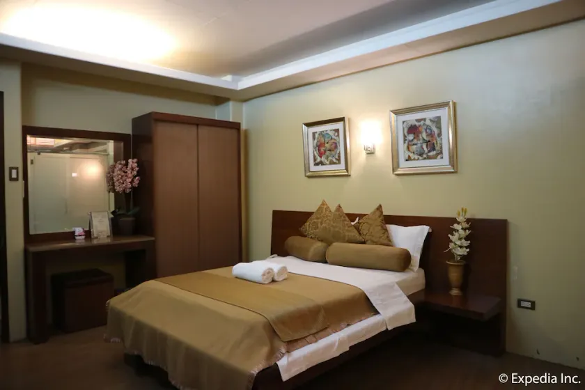 Splash Suites Hotel Laguna - Image 1