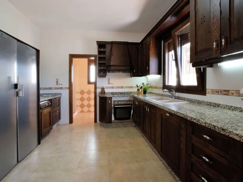 Spacious Villa in Sayalonga With Jacuzzi - Image 1