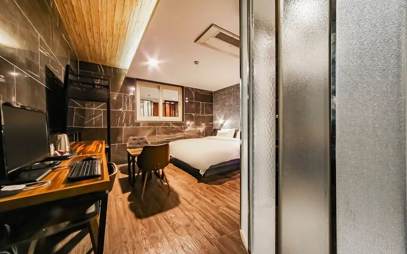 Motel 123 - Image 1
