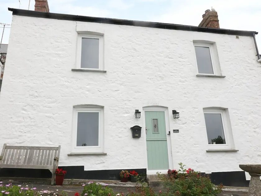 4 Coastguard Cottages - Image 1