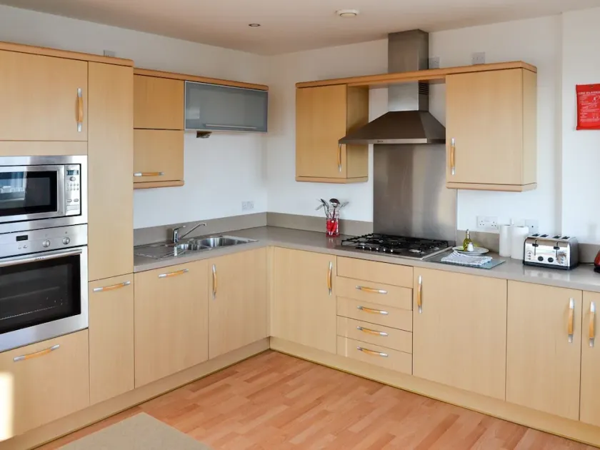 Grand Harbour Apartments - Image 1