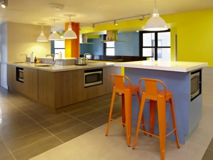 Ec New Yorker Student Residence - Image 1
