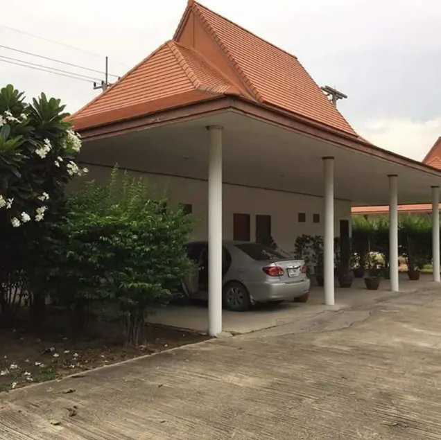 Panpree Hotel - Image 1