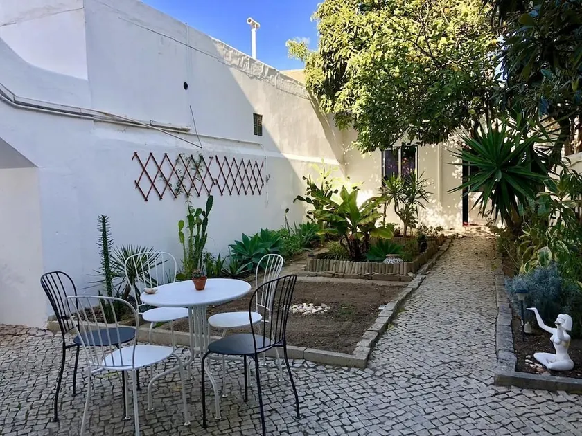 Well'Come To The Backyard House - Image 1