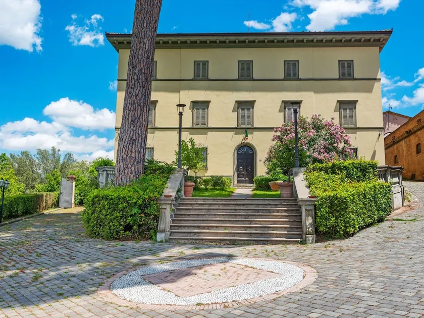 Valley-view Apartment in San Miniato with Swimming Pool - Image 1