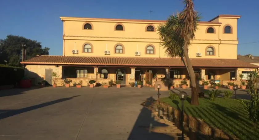 Hotel Chisari - Image 1