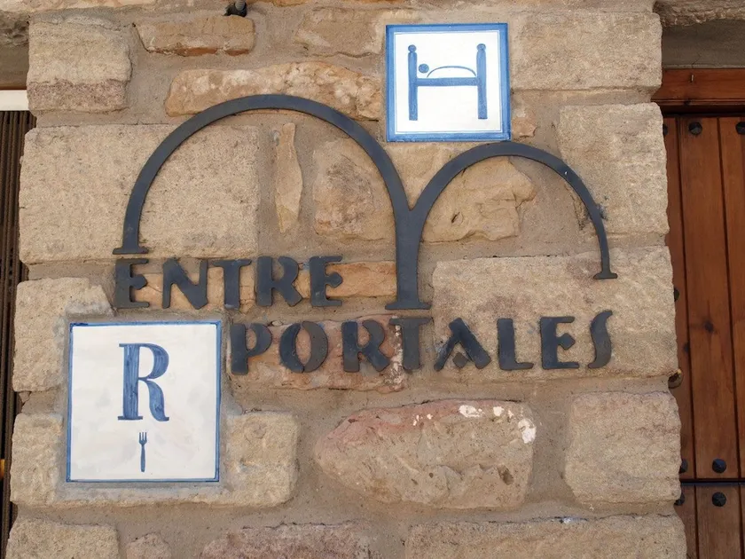 Hostal Entreportales - Image 1