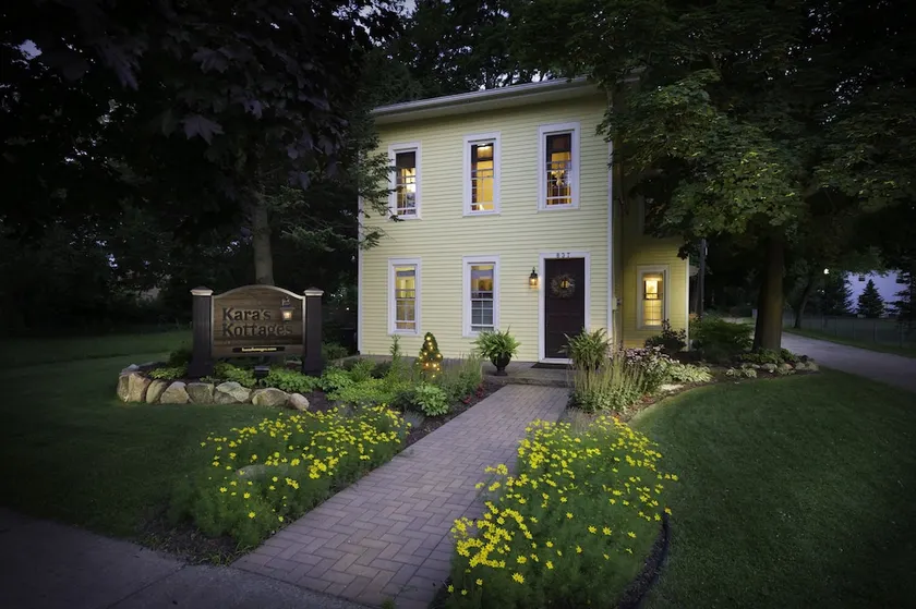 Kara's Kottages Bed and Breakfast - Image 1