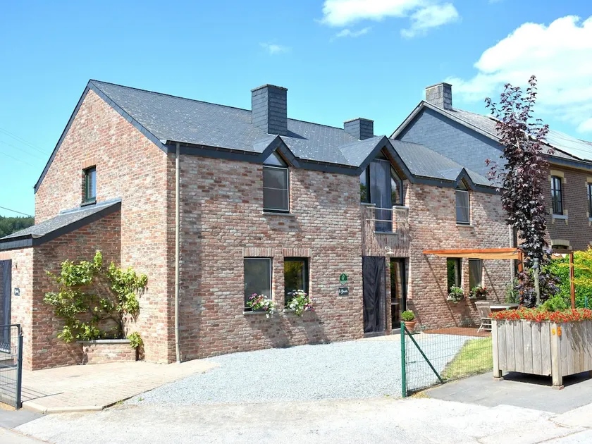 Cozy Holiday Home in Érezée with Forest Near - Image 1