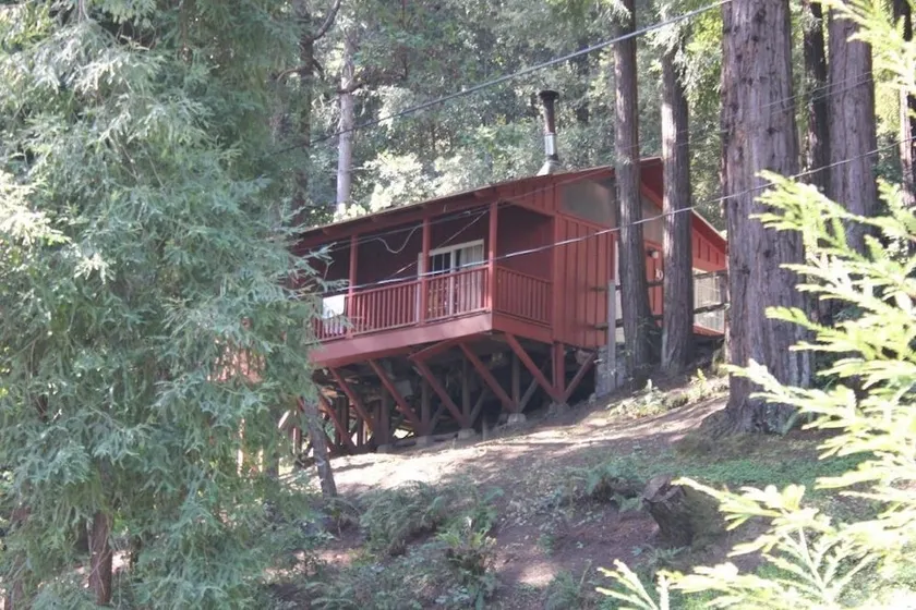Jayes Timberlane Resort - Image 1