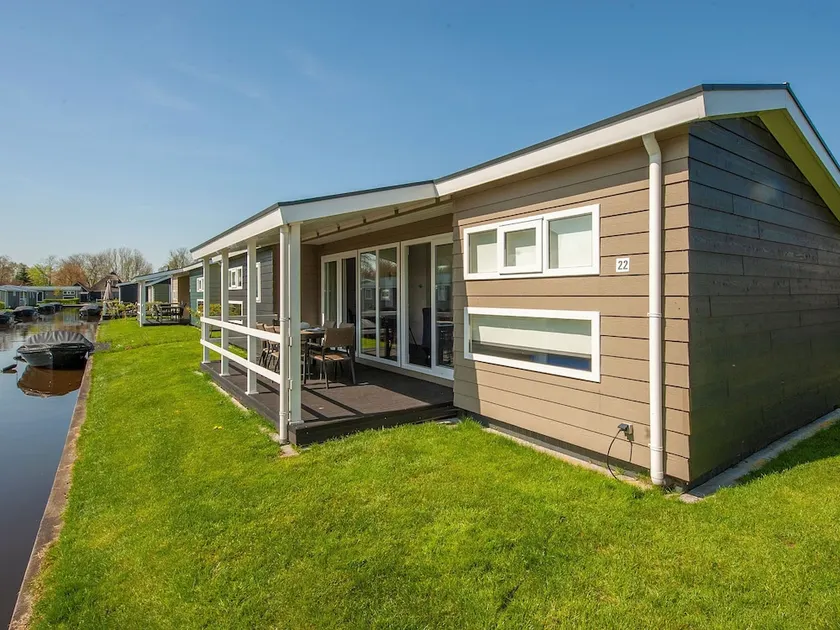 Modern Lodge With an Electric Sloop in Centre of Giethoorn - Image 1