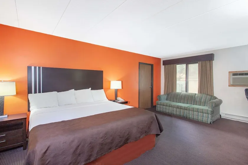 AmericInn Lodge & Suites Carlton - Image 1