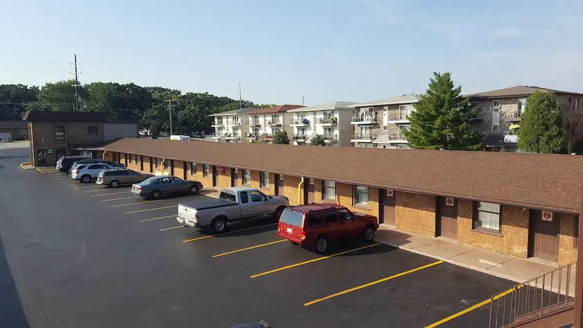 Sharns Motel - Image 1