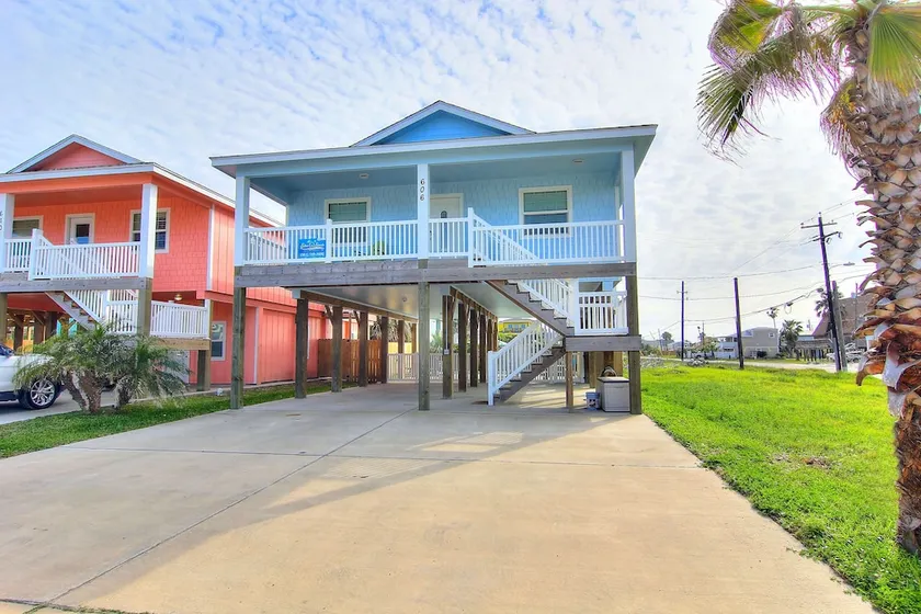 Blue Fin Beach House - Image 1