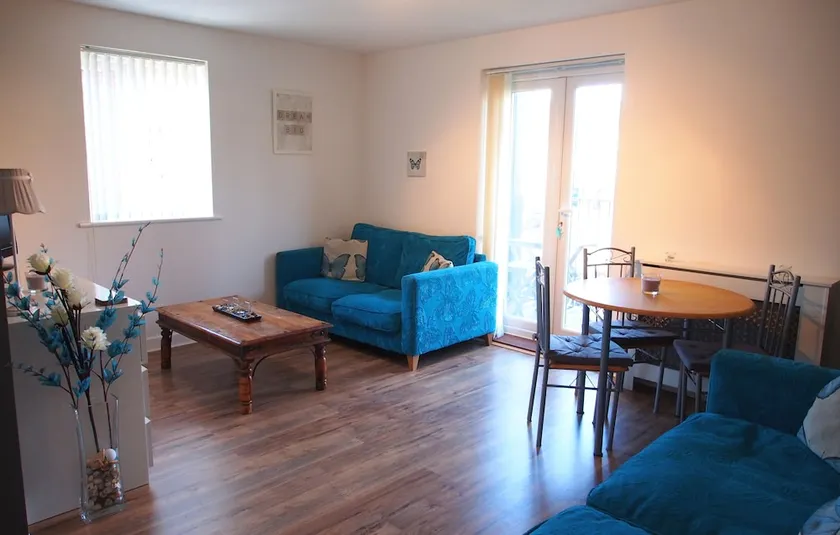 Cosy Apartment with Balcony - Image 1