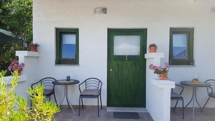 Bed & Breakfast Lav - Image 1