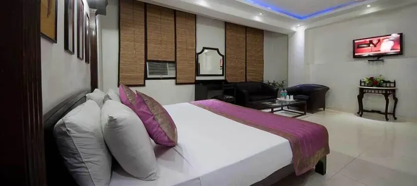 Hotel Sarthak Palace - Image 1