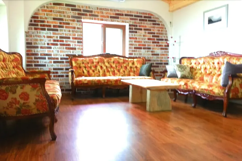 Yeosu Tirol Pension - Image 1
