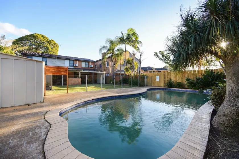 HomeHotel 4 Bedroom & Homeoffice with Nice Pool - Image 1