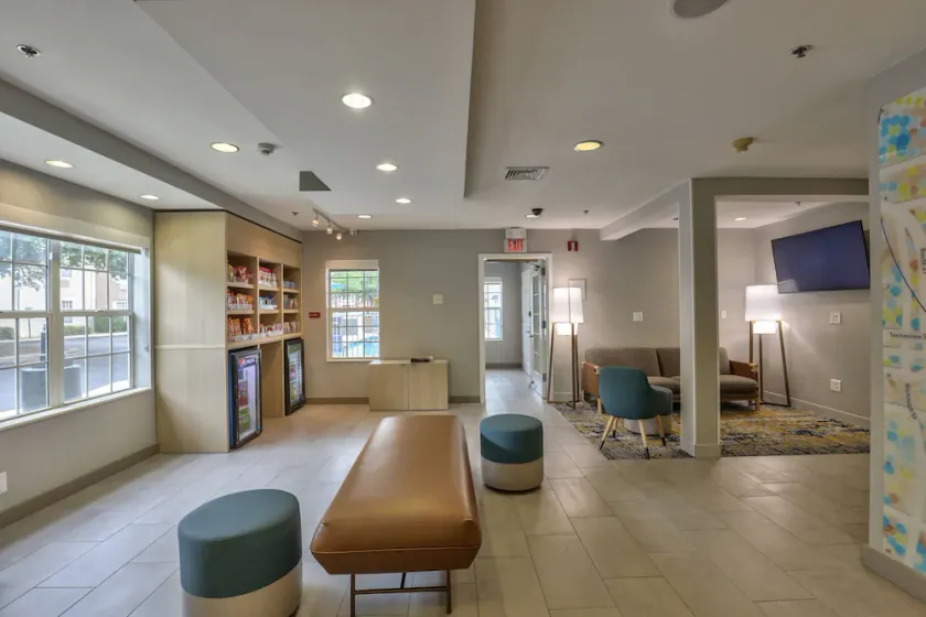 Alluxsuites at 1876, Ascend Hotel Collection - Image 1