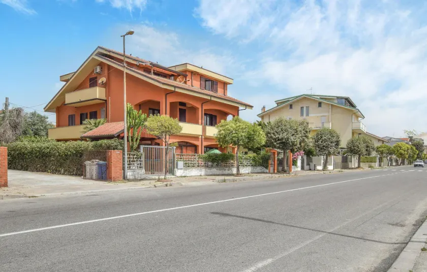 Nice Apartment in Reggio di Calabria With 2 Bedrooms and Wifi - Image 1
