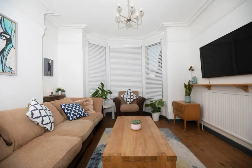 Arthouse Lovely Spacious 5 bed house - Image 1