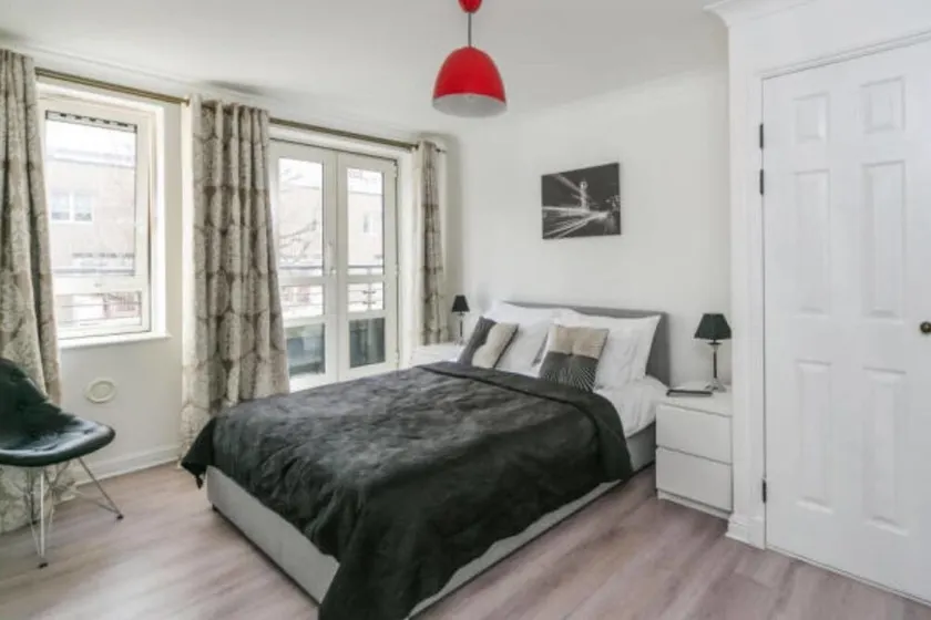 Regents Plaza Apartment - Image 1