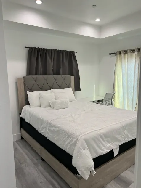 Ktown Hotel - Image 1