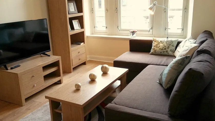 2 Bed Apartment in the West End - Image 1