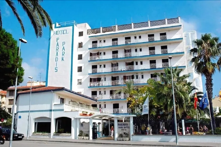 Royal Beach Apartments - Image 1