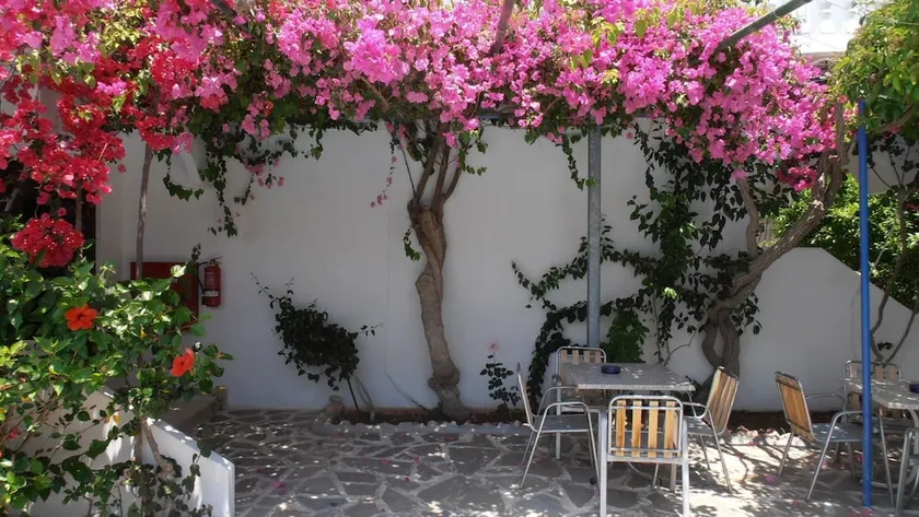 Loutanis Hotel - Image 1
