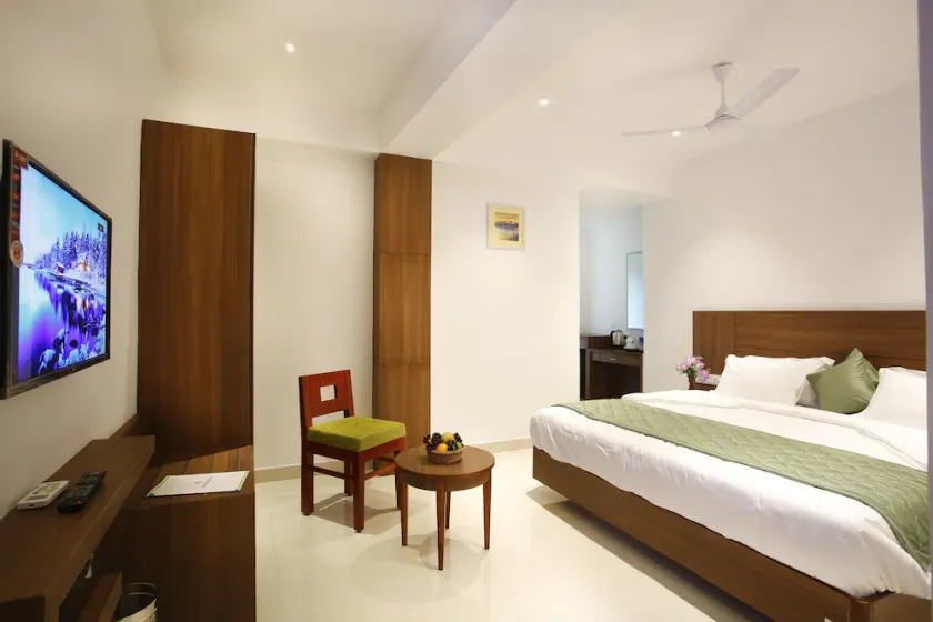 Hotel Navarathna - Image 1