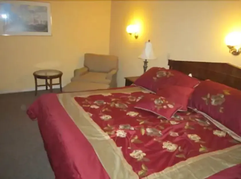 Lighthouse Inn Motel - Image 1