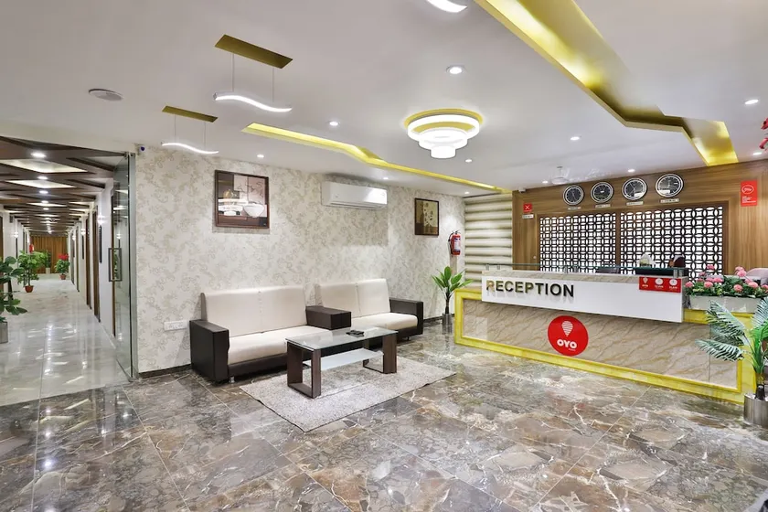 FabExpress Royal Palace - Image 1
