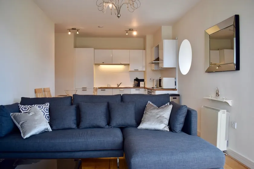 2 Bedroom Flat By The Canal - Image 1