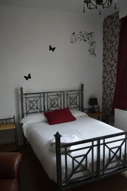 Syston Guest House - Image 1