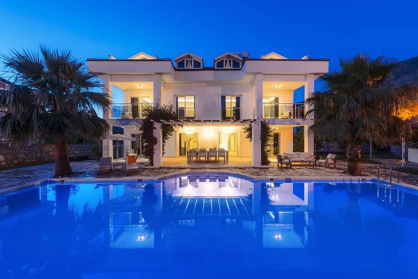 Fours Seasons Villa 7 - Image 1