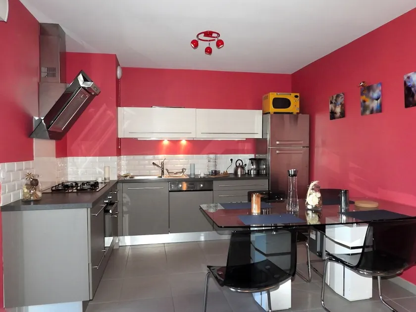 Luxury Apartment - Image 1