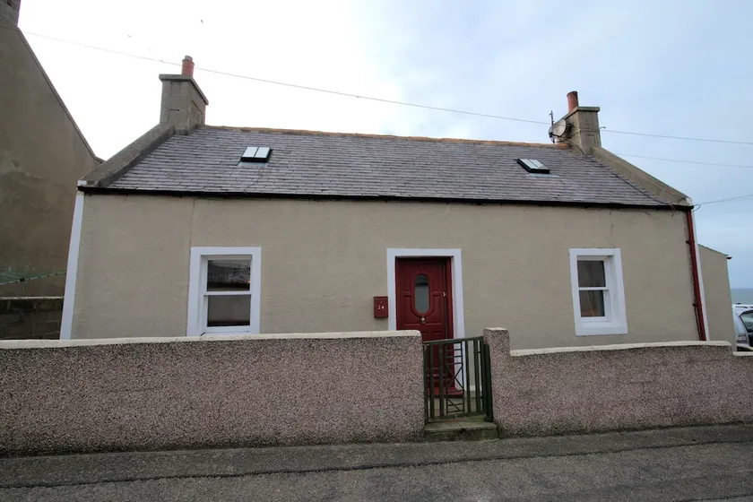 Cosy Cottage Overlooking the Harbour and Magnificent View of the Moray Coast - Image 1