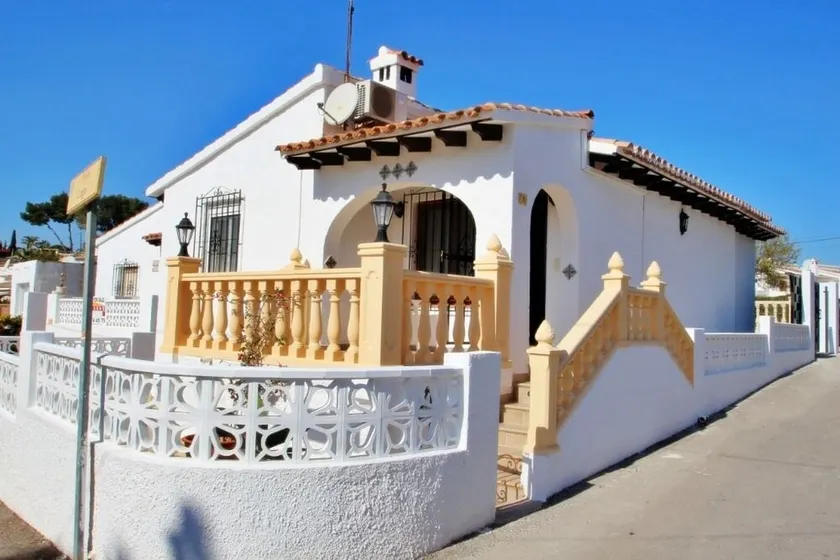 Alcazar - holiday bungalow in peaceful surroundings in Teulada - Image 1