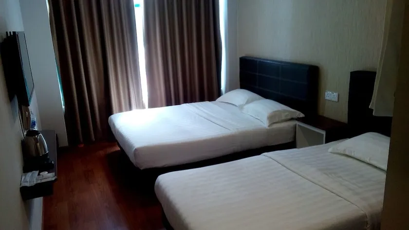 M Empire Motel - Image 1